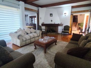 Hermosa casa con piscina y gran terreno, Lomas de San Andrés