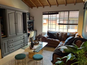 VENDO CASA EN ENVIGADO 416 MTS, 3 ALCOBAS MAS SERVICIO