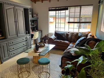 VENDO CASA EN ENVIGADO 416 MTS, 3 ALCOBAS MAS SERVICIO