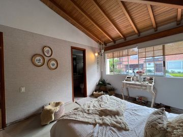 VENDO CASA EN ENVIGADO 416 MTS, 3 ALCOBAS MAS SERVICIO