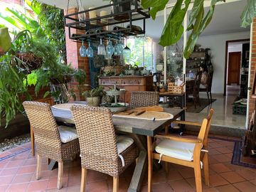 VENDO CASA EN ENVIGADO 416 MTS, 3 ALCOBAS MAS SERVICIO