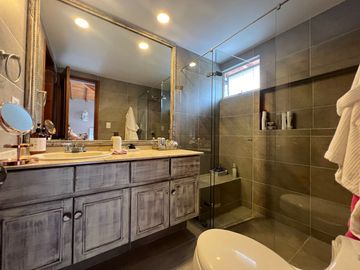 VENDO CASA EN ENVIGADO 416 MTS, 3 ALCOBAS MAS SERVICIO