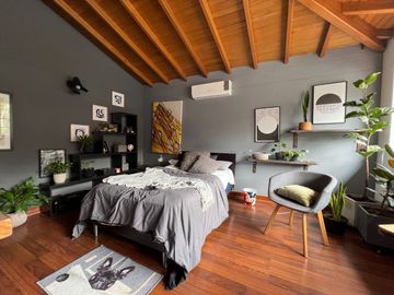 VENDO CASA EN ENVIGADO 416 MTS, 3 ALCOBAS MAS SERVICIO