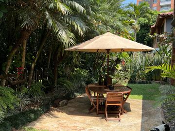 VENDO CASA EN ENVIGADO 416 MTS, 3 ALCOBAS MAS SERVICIO
