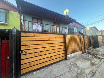 Casa Ampliada en Villa Jardines de Rinconada, Maipú.