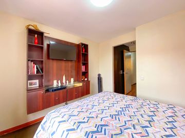 ¡Ocasión! En Venta Bonita Casa Remodelada Frente al Colegio Alpamayo, Límite con La Molina