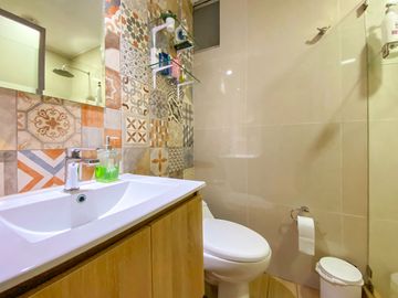 ¡Ocasión! En Venta Bonita Casa Remodelada Frente al Colegio Alpamayo, Límite con La Molina
