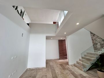 HERMOSA CASA CON ACABADOS DE LUJO EN PREVENTA, TEMOZON NORTE