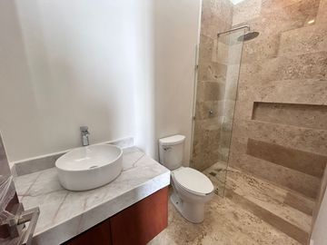 HERMOSA CASA CON ACABADOS DE LUJO EN PREVENTA, TEMOZON NORTE