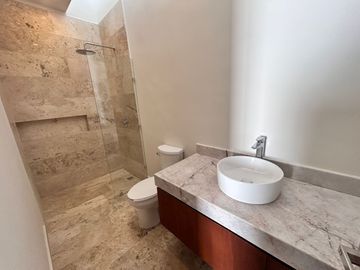 HERMOSA CASA CON ACABADOS DE LUJO EN PREVENTA, TEMOZON NORTE