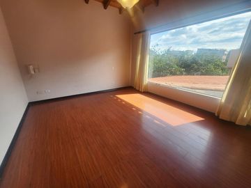 Vendo casa independiente en La Mitad del Mundo