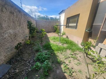 Vendo casa independiente en La Mitad del Mundo