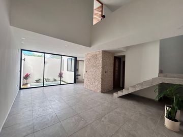 HERMOSA CASA DE LUJO UBICADA EN TEMOZÓN NORTE