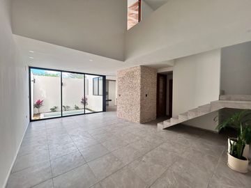 HERMOSA CASA DE LUJO UBICADA EN TEMOZÓN NORTE