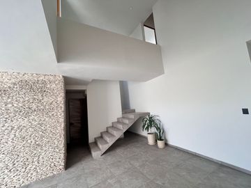 HERMOSA CASA DE LUJO UBICADA EN TEMOZÓN NORTE