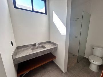 HERMOSA CASA DE LUJO UBICADA EN TEMOZÓN NORTE