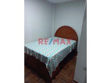 Se Vende Amplia Casa En Los Olivos