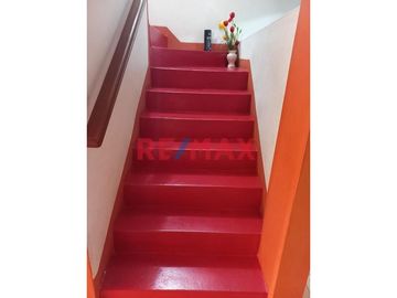 Se Vende Amplia Casa En Los Olivos