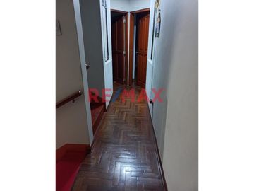 Se Vende Amplia Casa En Los Olivos