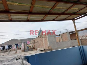 Se Vende Amplia Casa En Los Olivos