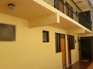 Venta de Hotel con 2 Casas, 6 Departamentos más Bodegas / Oficinas.  Iquique