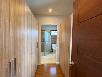Fully Furnished 5 Bedroom House and Lot in Verdana Homes, Daang Hari Bacoor Cavite For Sale