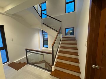 Fully Furnished 5 Bedroom House and Lot in Verdana Homes, Daang Hari Bacoor Cavite For Sale
