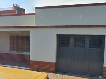 Casa al frente 4 ambientes Isidro Casanova