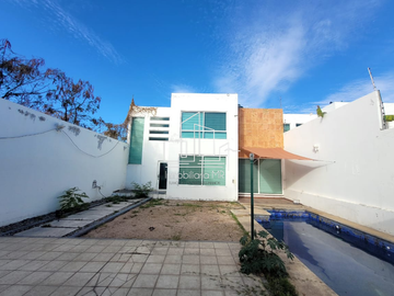 CASA CON ALBERCA EN CUAUTLA MORELOS