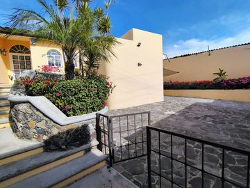 VENTA CASA DE UNA PLANTA EN EL CORAZÓN DE JURIQUILLA VILLAS DEL MESÓN