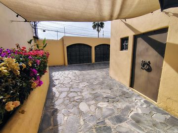 VENTA CASA DE UNA PLANTA EN EL CORAZÓN DE JURIQUILLA VILLAS DEL MESÓN