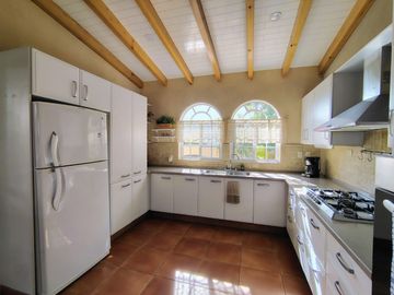 VENTA CASA DE UNA PLANTA EN EL CORAZÓN DE JURIQUILLA VILLAS DEL MESÓN