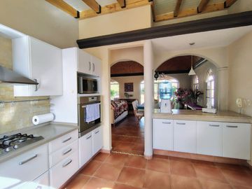 VENTA CASA DE UNA PLANTA EN EL CORAZÓN DE JURIQUILLA VILLAS DEL MESÓN