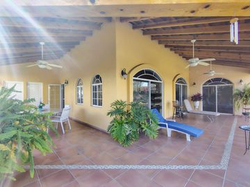 VENTA CASA DE UNA PLANTA EN EL CORAZÓN DE JURIQUILLA VILLAS DEL MESÓN