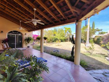 VENTA CASA DE UNA PLANTA EN EL CORAZÓN DE JURIQUILLA VILLAS DEL MESÓN