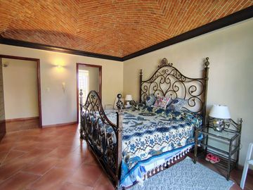 VENTA CASA DE UNA PLANTA EN EL CORAZÓN DE JURIQUILLA VILLAS DEL MESÓN