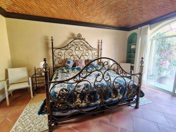 VENTA CASA DE UNA PLANTA EN EL CORAZÓN DE JURIQUILLA VILLAS DEL MESÓN