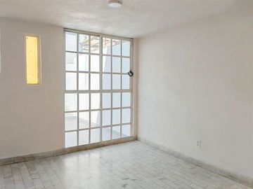 Espacio y comodidad en CTM Culhuacán. Casa con 4 rec, 2 baños