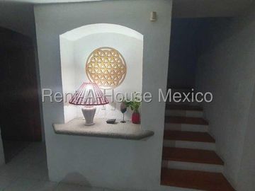 Casa en venta en Juriquilla, Querétaro. Lujo y Comodidad en Juriquilla Casa con Recámara en Planta Baja y Diseño Exclusivo