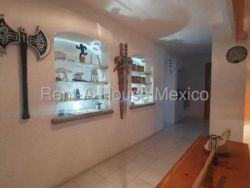 Casa en venta en Juriquilla, Querétaro. Lujo y Comodidad en Juriquilla Casa con Recámara en Planta Baja y Diseño Exclusivo