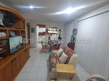 Casa en venta en Juriquilla, Querétaro. Lujo y Comodidad en Juriquilla Casa con Recámara en Planta Baja y Diseño Exclusivo