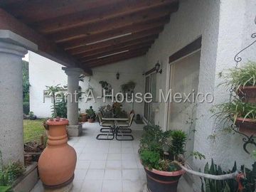 Casa en venta en Juriquilla, Querétaro. Lujo y Comodidad en Juriquilla Casa con Recámara en Planta Baja y Diseño Exclusivo