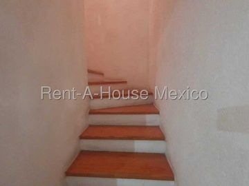 Casa en venta en Juriquilla, Querétaro. Lujo y Comodidad en Juriquilla Casa con Recámara en Planta Baja y Diseño Exclusivo