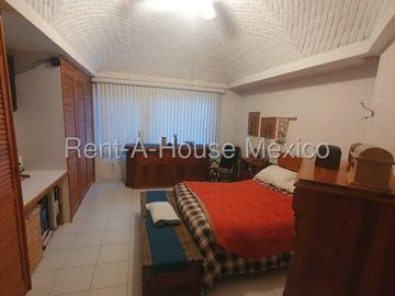 Casa en venta en Juriquilla, Querétaro. Lujo y Comodidad en Juriquilla Casa con Recámara en Planta Baja y Diseño Exclusivo