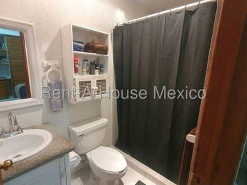 Casa en venta en Juriquilla, Querétaro. Lujo y Comodidad en Juriquilla Casa con Recámara en Planta Baja y Diseño Exclusivo