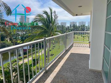 Suite en venta amueblada con terraza, vista al lago y áreas comunes