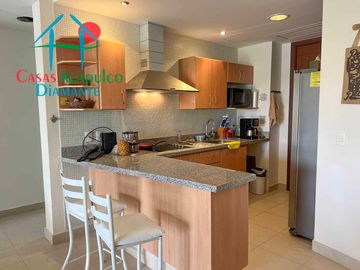 Suite en venta amueblada con terraza, vista al lago y áreas comunes
