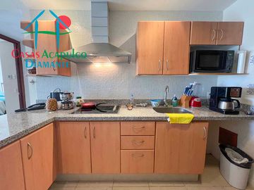 Suite en venta amueblada con terraza, vista al lago y áreas comunes