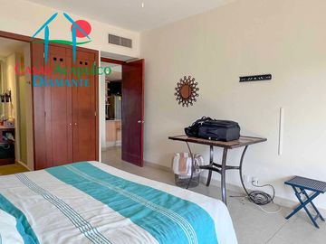 Suite en venta amueblada con terraza, vista al lago y áreas comunes