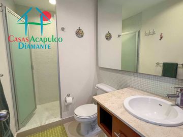 Suite en venta amueblada con terraza, vista al lago y áreas comunes